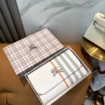 طقم فرش مكياج بيربري