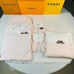 طقم مواليد فندي